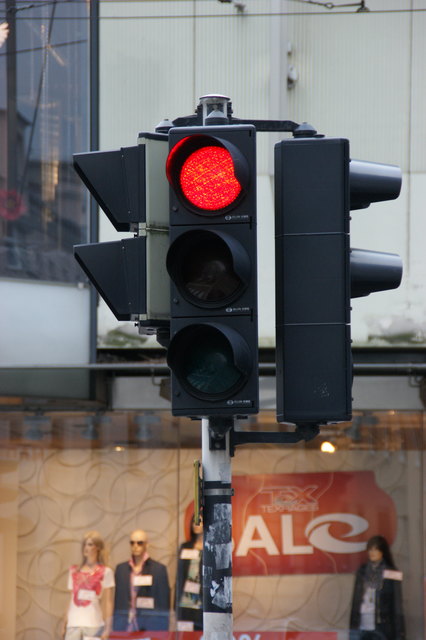 Werden die Grenzwerte überschritten, soll es künftig an den Stadteinfahrten "Rot" für die Pendler heißen. | Foto: BRS