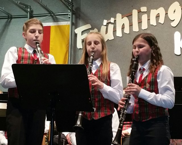 Die "Crazynetten" Lena Eichmann, Emma Cwickl und Livia Uitz beeindruckten das Publikum auf ihren Klarinetten. | Foto: Gemeinde Neuhaus