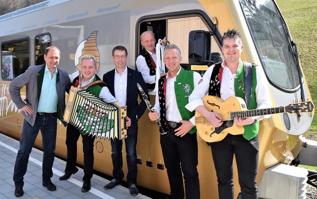 Johann Kleinhofer, Andreas Doppelhofer, Anton Hackner, Fritz Kristoferitsch, Manfred Maier und Gerald Moser vor der Himmelstreppe. | Foto: NÖVOG/Groiss