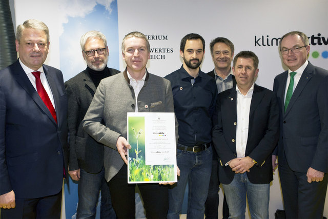 IMC-Geschäftsführer Thomas Knapp (hier bei
klimaaktiv Zertifizierung GOLD) gibt einen exklusiven Einblick in seine IT-Managment-Firma | Foto: Foto: Fotocredit: Bundesministerium für Land- und Forstwirtschaft, Umwelt und Wasserwirtschaft/Josef Bollwein)