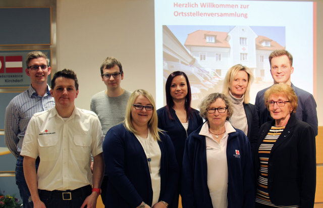 Der neue Ortsstellenausschuss des Roten Kreuzes Kirchdorf/Krems: Andreas Rankl, Ortsstellenleiter Michael Kronberger, Ortsstellenleiter-Stv. Stephan Schoiswohl, Sarah Hödlmoser, Karin Weisseneder, Erna Wimmer-Mitterhuber, Claudia Hellinger, Maria Mayr und Alexander Ploberger (v.li.) | Foto: Rotes Kreuz Kirchdorf