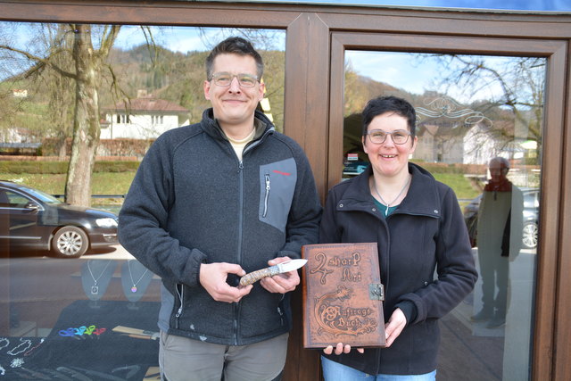 Vorübergehend geschlossen: Die Messermacher Andreas Behrend und Petra Rumpl-Sederl aus Scheibbs gehen auf "Holland-Tour".