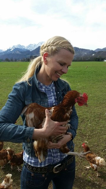 Nicole mit einer ihrer "Mitarbeiterinnen". | Foto: Heidi Geiblinger