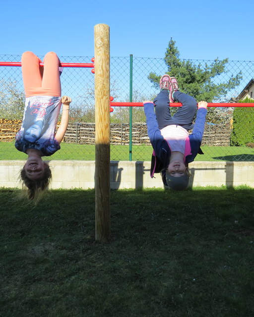 Celina und Lea genießen die Sonne!