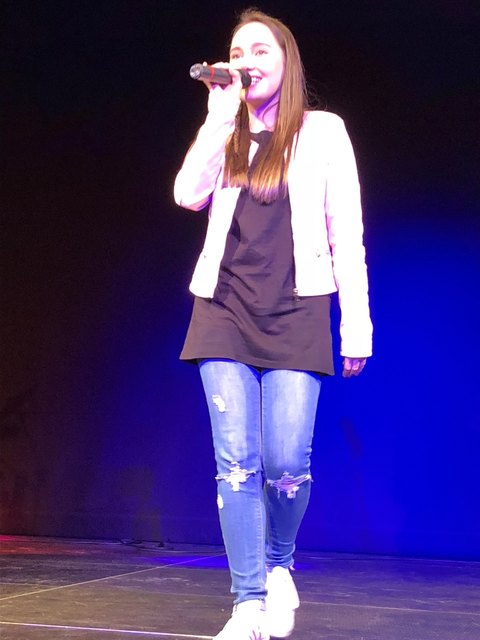 Nicht weiter kam diese Teilnehmerin. Sie sang bereits beim Kiddie Contest. Doch das ist mittlerweile einige Jahre her.