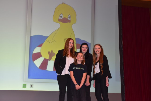 Alina Majstorovic, Jasmin Pernjak, Julia Pfeifer und die Schülerin Amelie Pototschnig