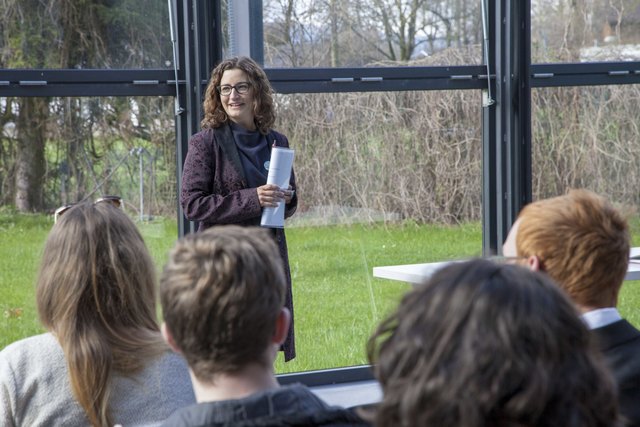 Moderatorin und Architkektur Studiengangsleiterin der FH Kärnten Elisabeth Leitner führte die Siegerehrung durch.