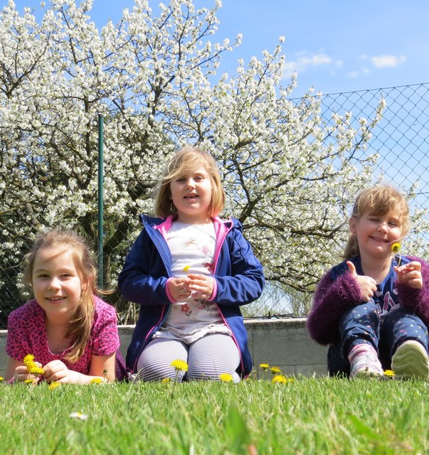 Celina, Lea und Hanna. 3 Cousinen im Garten!