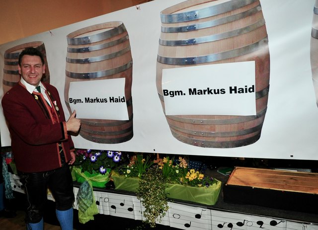 Biersponsor Nr. 1: Bgm. Markus Haid spendierte die ersten beiden Fässer!