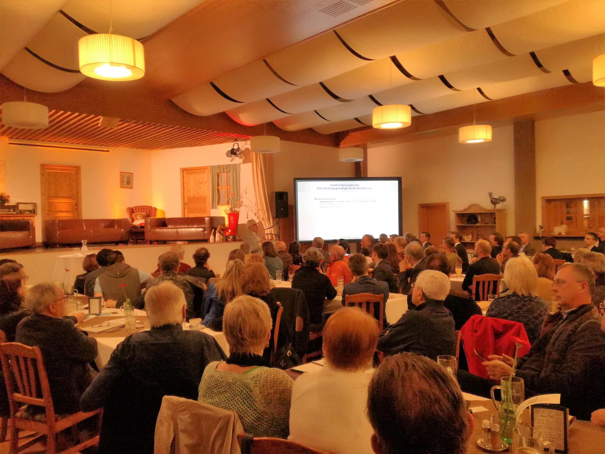 Neue Leute kennenlernen, miteinander plaudern und Erfahrungen teilen ist Bezirksgruppentreffen fr sehbeeintrchtigte Menschen in Neusiedl am See. Gabriele Frisch aus Brigittenau - rematesbancarios.com