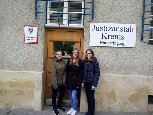 Die Schülerinnen Anna Schmid, Ines Moser, Bernadette Putz