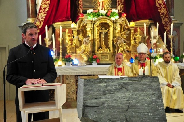 Bgm. Martin Haselwanter danke allen, die zur Restaurierung der Pfarrkirche beigetragen haben.