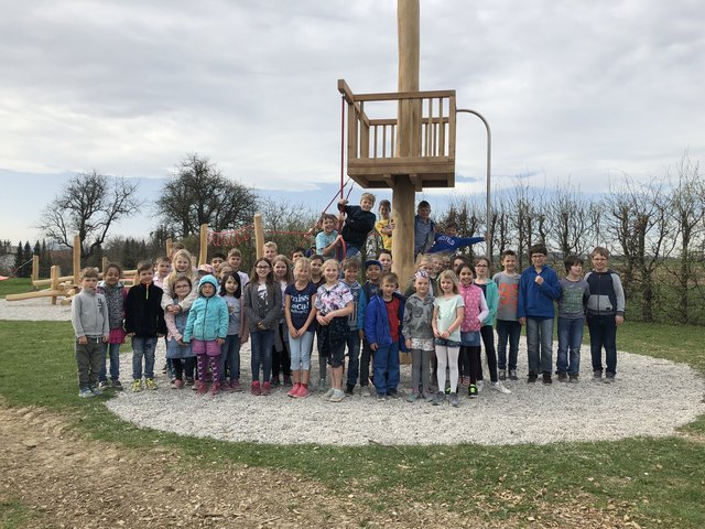 Circa vierzig Kinder zählt die Volksschule Kapelln. Alle von ihnen tragen fleißig in ihre Lesepässe ein.