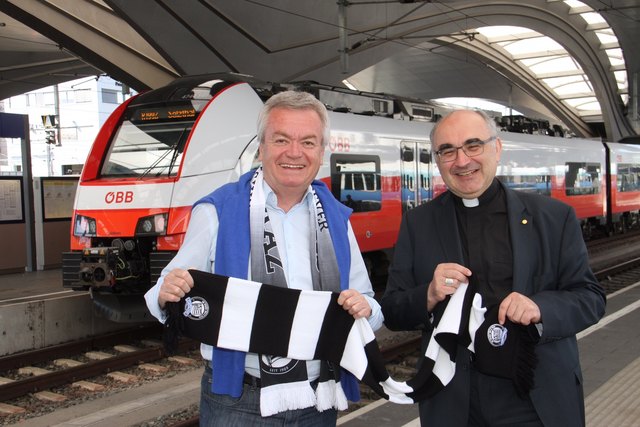 Zwei echte "Schwarz-Weiße": LR Anton Lang, Bischof Wilhelm Krautwaschl auf S-Bahn-Kurs. | Foto: Land Steiermark