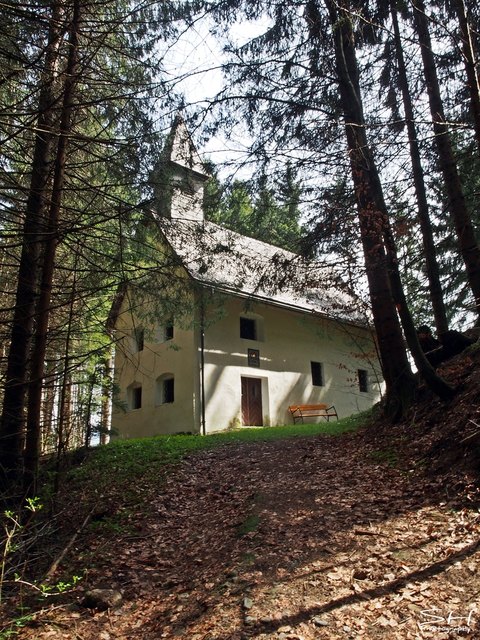Die Schachtenkirche steht in einem Wäldchen nahe der Abtei Seckau. Ein kleines nettes Kirchlein, schöner Platz zum ausrasten.