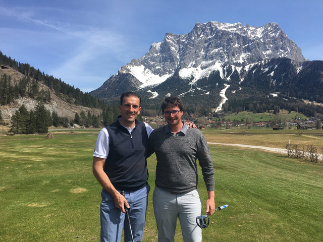 v.l.: Markus Prock (ehemaliger Rennrodler) und Daniel Ortner-Bauer (Clubmanager und Inhaber der Golfschule Ortner) | Foto: TZG