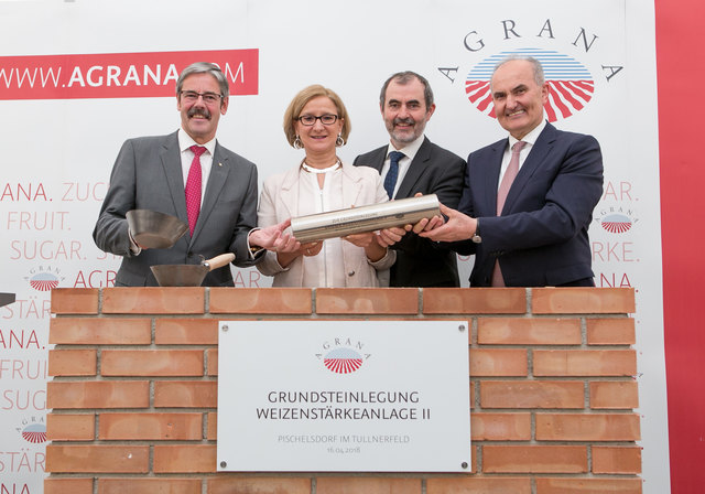 AGRANA Aufsichtsratsvorsitzender Erwin Hameseder, NÖ Landeshauptfrau Johanna Mikl-Leitner, Generalsekretär Josef Plank vom Bundesministerium für Nachhaltigkeit und Tourismus sowie AGRANA Generaldirektor Johann Marihart. | Foto: AGRANA/Martina Draper