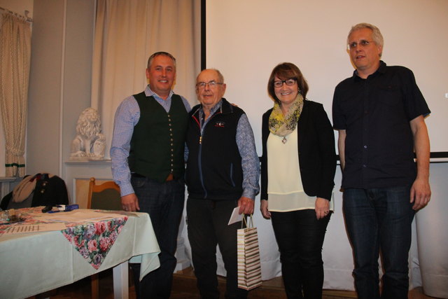 Gratulation an Ernst Felsecker | Foto: Sportunion Ebensee