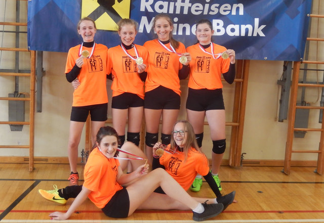 Bezirksmeisterinnen NMS Rohrbach 2: Nadine Sonnleitner, Julia Steidl, Nadine Pürmayr, Romina Fastner; vorne: Albina Durmishi, Viktoria Hofer