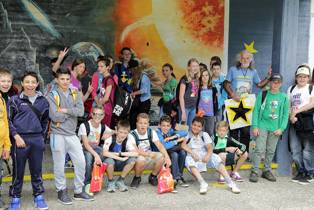 Centauri Alpha mit Schülergruppe im Planetarium Klagenfurt