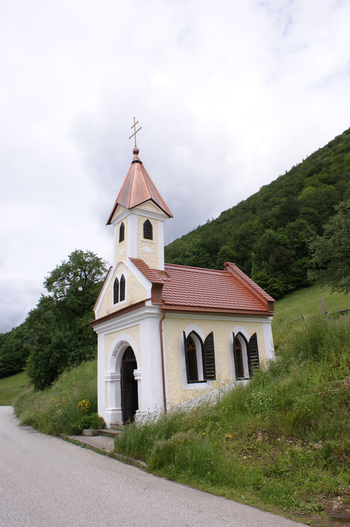 Kapelle durch Behörde völlig verschandelt Kirchdorf