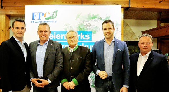 Stefan Hermann, Mario Kunasek, Josef Riemer, Johann Gudenus und Christian Cramer. | Foto: Karl Lindinger