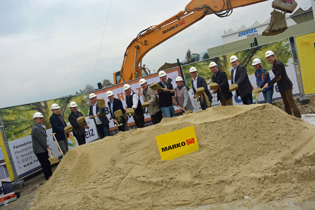 Spatenstich der 8 MW- Biomasse- Heißwasseranlage.