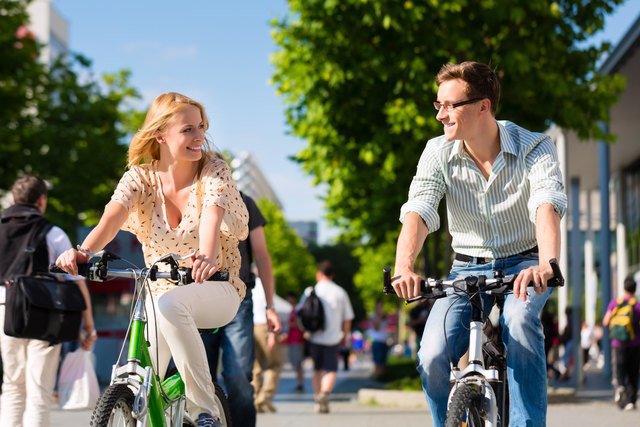 Ein zusätzlicher Radfahrstreifen in Eggenberg sorgt für eine bessere Verbindung. | Foto: Kzenon/Fotolia