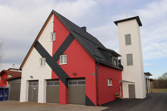 Der Zubau zum alten Rüsthaus ist gelungen, der neue Wirtschaftshof ist ein Schmuckstück. | Foto: Wutte