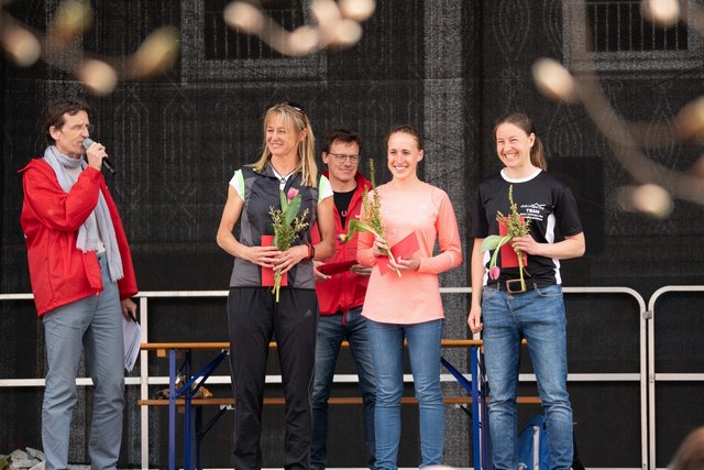 Beim 5-km-Lauf in Kempten holte sich Andrea Weber (li.) aus Reutte den Sieg. | Foto: Anton Herb