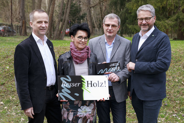 Holzbau Lemsitzer bekam wieder das Gütesiegel "Empfohlener Meisterbetrieb" verliehen. | Foto: Lemsitzer