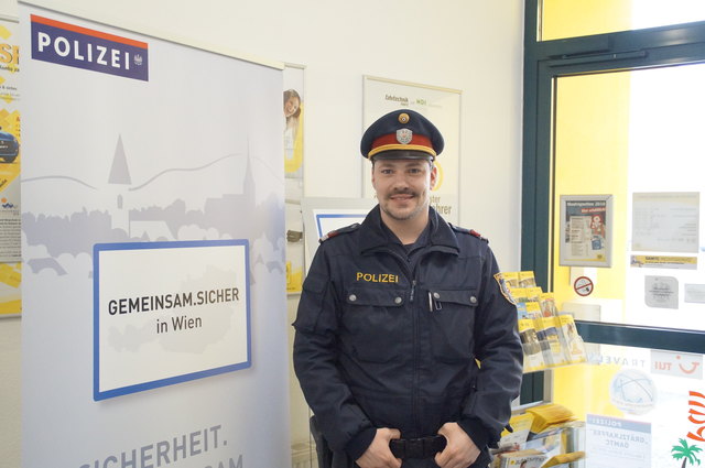 Grätzelpolizist mit Leib und Seele: Manuel Seelhofer.