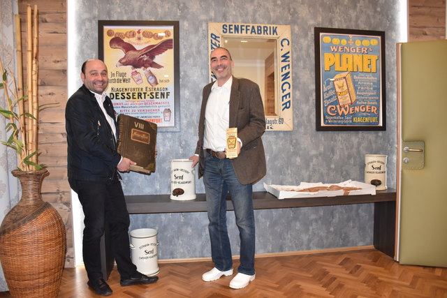 Geschichte trifft Moderne: Benjamin Sintschnig (li.) und Wolfgang Kulmitzer eröffneten Wenger-Senfmuseum am neuen Wenger-Produktionsstandort in der Lastenstraße