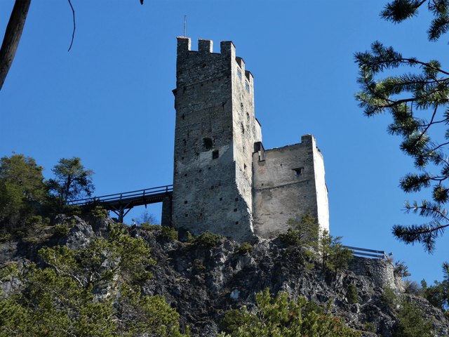Zur Ruine Schrofenstein bei Landeck Innsbruck