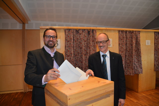 2016 wurde Klaus Stocker (r.) erneut zum Bürgermeister gewählt, heute will ihm die Opposition das Misstrauen aussprechen.