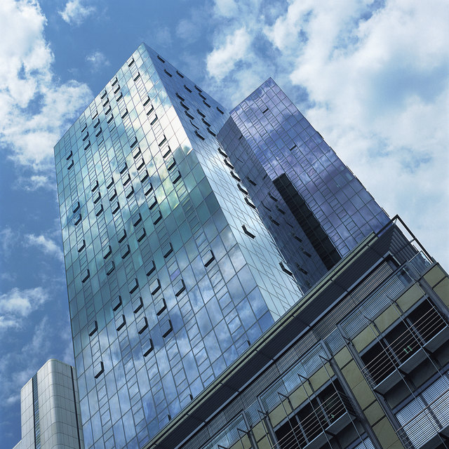 Hoch hinaus mit den 193 Vorschläge für eine starke Wirtschaft in Salzburg. Das gebündelte Paket legte die Wirtschaftskammer der neuen Landesregierung vor. | Foto: MEV