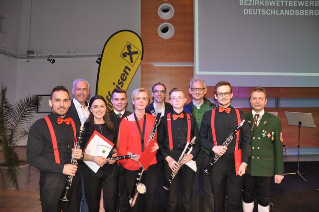 Christian Kieler (RAIBA Südweststeiermark), Bez. Jugendreferent Mathias Koch, Vorsitzender der Jury MSDir. Wolfgang Jud, Dir. Franz Rothschädl (RAIBA Groß St. Florian) Bezirksobmann Christian Lind mit dem Siegerquintett Rafael Lederer, Elisabeth Strametz, Kerstin Mörth, Maximilian Mörth, Emanuel Lederer von der Spielgemeinschaft Schwanberg-St. Peter | Foto: Blasmusik