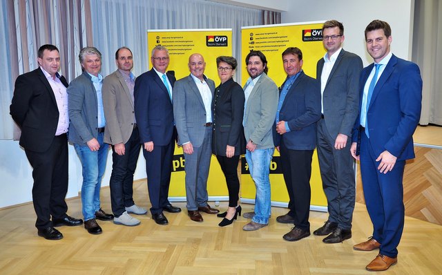 Bgm. LA Georg Rosner (5.v.l.) ist neuer Bezirksparteiobmann der ÖVP. | Foto: ÖVP