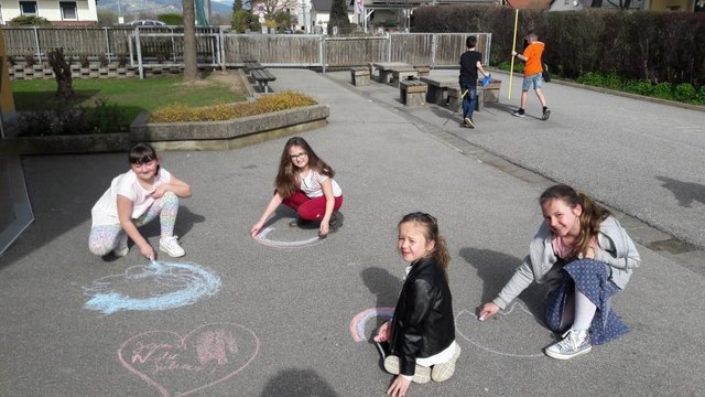Straßenkreiden für die Volksschule Mooskirchen | Foto: Lautner