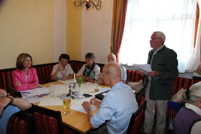 Obmann Reg.Rat Josef Pammer begrüßt die Mitglieder und Bezirksobfrau BR Dr.Andrea Eder-Gitschthaler