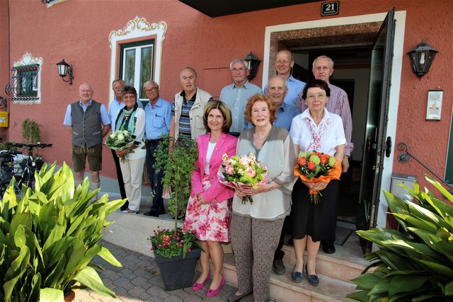 Alte und neue Vorstandsmitglieder mit Bezirksobfrau Dr.Eder-Gitschthaler