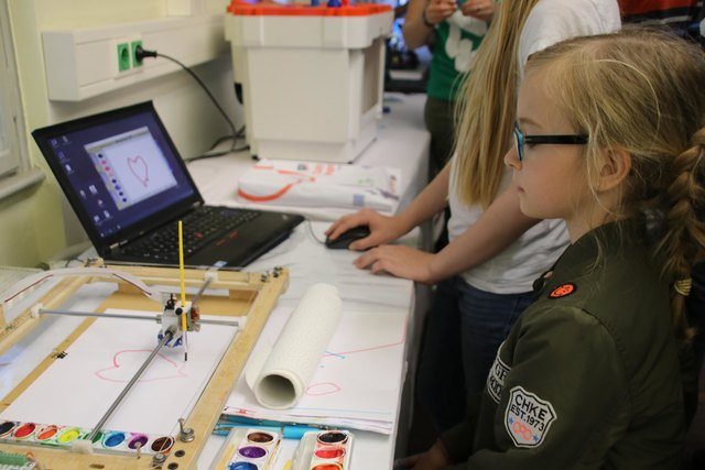 Der Computer malt ein Herz. | Foto: Dobesch/Sciece Pool