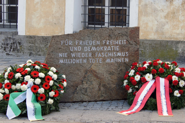 Am 8. Mai wird in Braunau der Opfer von Krieg und Nationalsozialismus gedacht. | Foto: Stadtamt Braunau