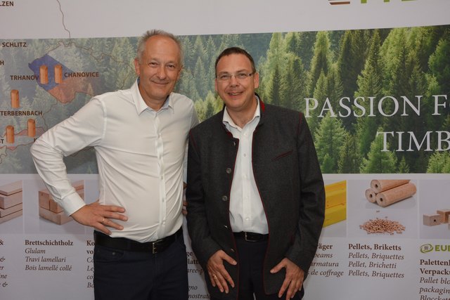 Dr. Christian Rakos, Geschäftsführer proPellets und Gastgeber Michael Pfeifer, Geschäftsführer der Pfeifer Group