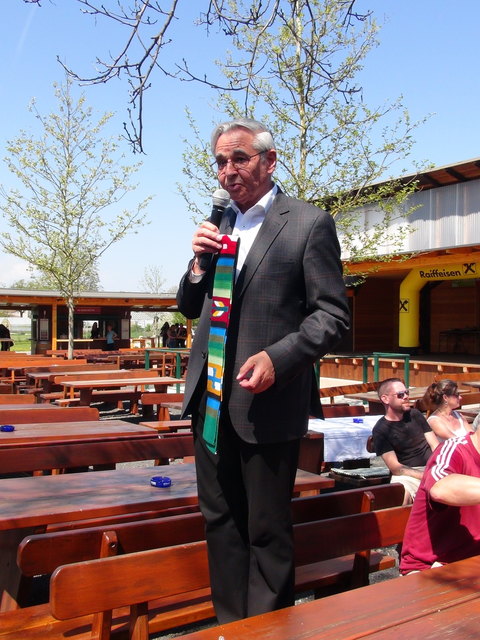 Pfarrer Arnold Heindler spendete den kirchlichen Segen.