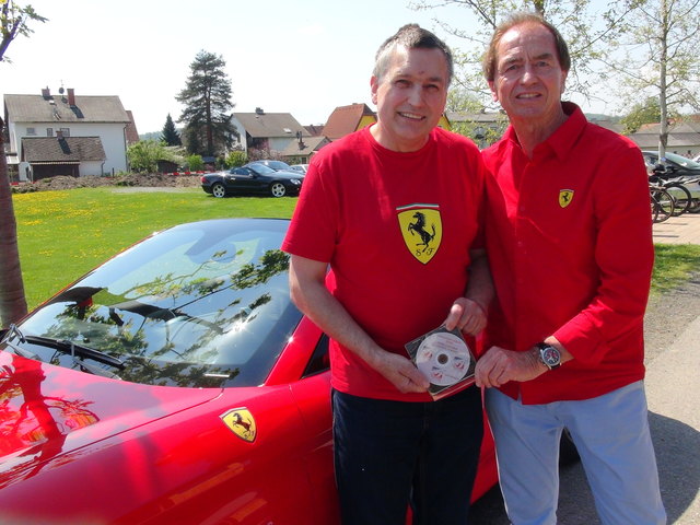 Der Zeltweger Hubert Simek überraschte mit einer von ihm selbst komponierten Hymne auf Ferrari mit dem Titel „Sono un Tifoso della Ferrari“ Heribert Kasper & Team.