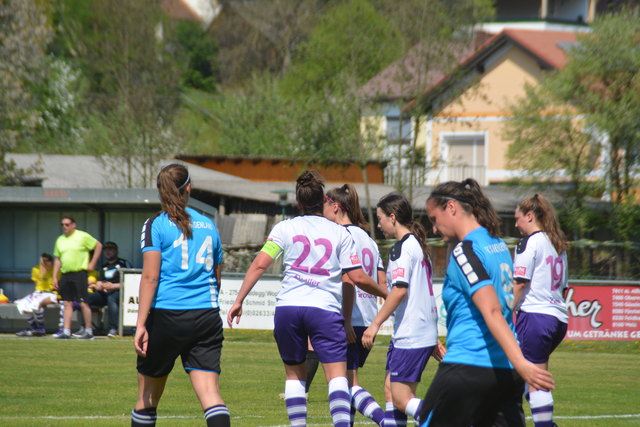 Die Spielerinnen von Carinthians Spittal freuten sich über einen 3:0-Sieg, während bei Südburgenland 1b schon der Blick nach unten vorherrschte.