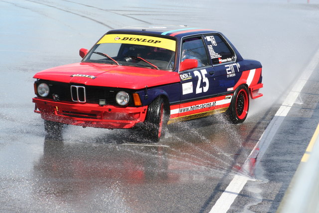 Roman Helm BMW - 2WD R1 - E21 325i | Foto: Fuzzy (Helm-Racing),  für school-of-drift