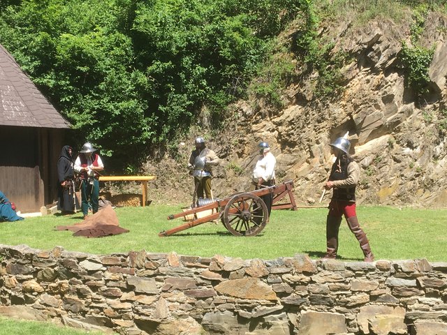 Bei den Burgspielen wie ein echter Ritter glänzen. | Foto: Burg Lockenhaus