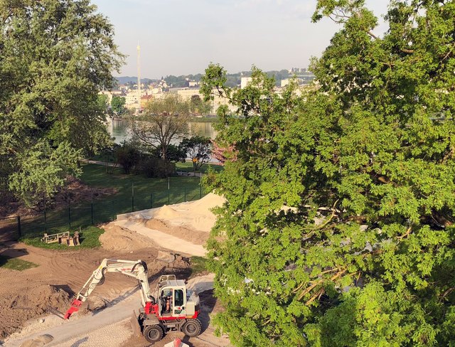 In der Fitnessoase Parkbad sind derzeit noch die Bagger am Werk. Hier wird die Liegefläche erweitert. | Foto: Linz AG